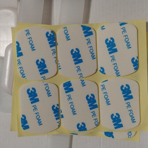 Four Kiddie's 5 Cabinet Strap Locks - Picture 5 of 8